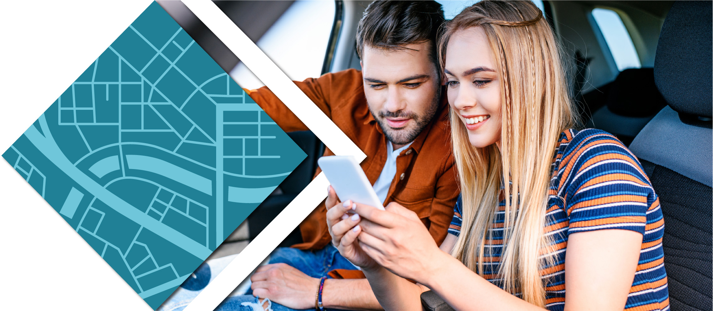 Personer kigger på telefon